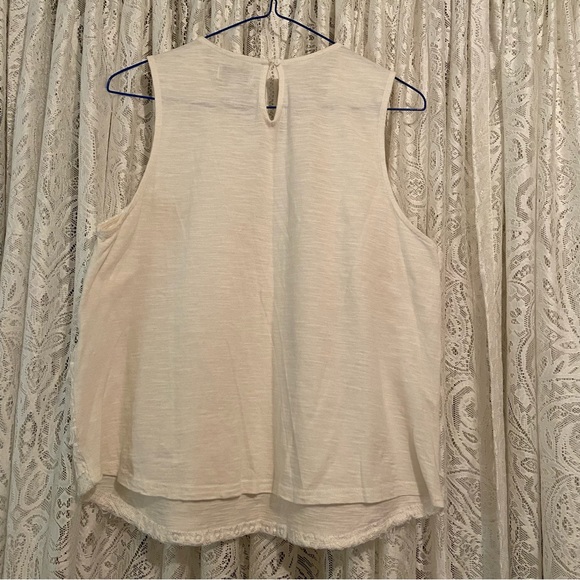 Apricot white sleeveless top with crochet lace fringe overlay. - Picture 2 of 4